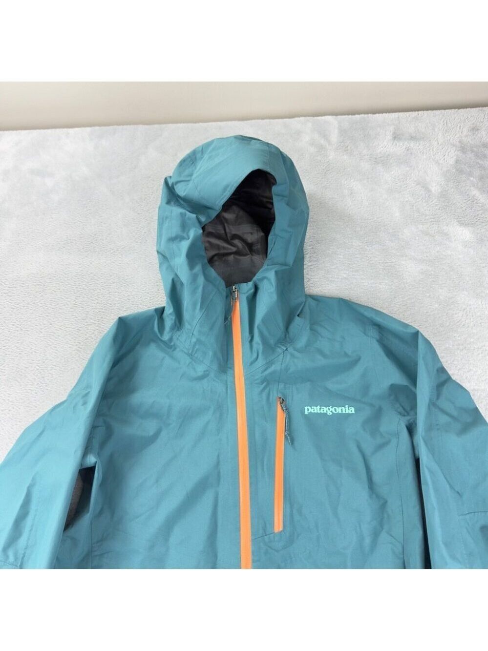Patagonia NWT Women's Size Small Calcite Gore-tex Jacket 84995 Style Number - Picture 7 of 16